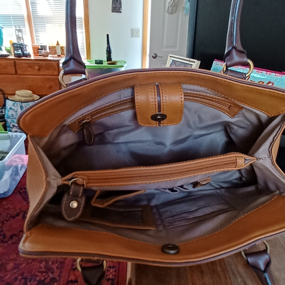 🎯 SOLD! - Nine West Vegan Leather Bag. Size 13x8" EUC! - Picture 11 of 16